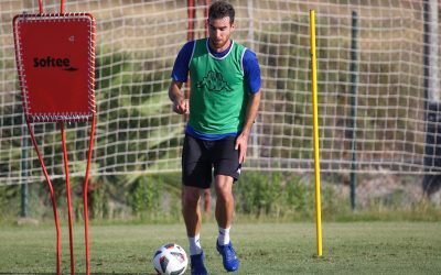 El Hércules refuerza el centro de su defensa con el fichaje del catalán Roger Riera