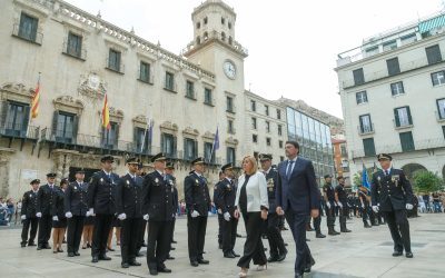 El alcalde elogia la “entrega, lealtad y profesionalidad” de la Policía Nacional