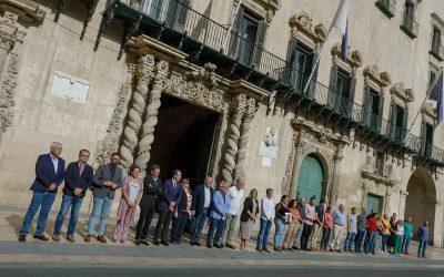La corporación municipal condena el caso de violencia de género en Alcoy