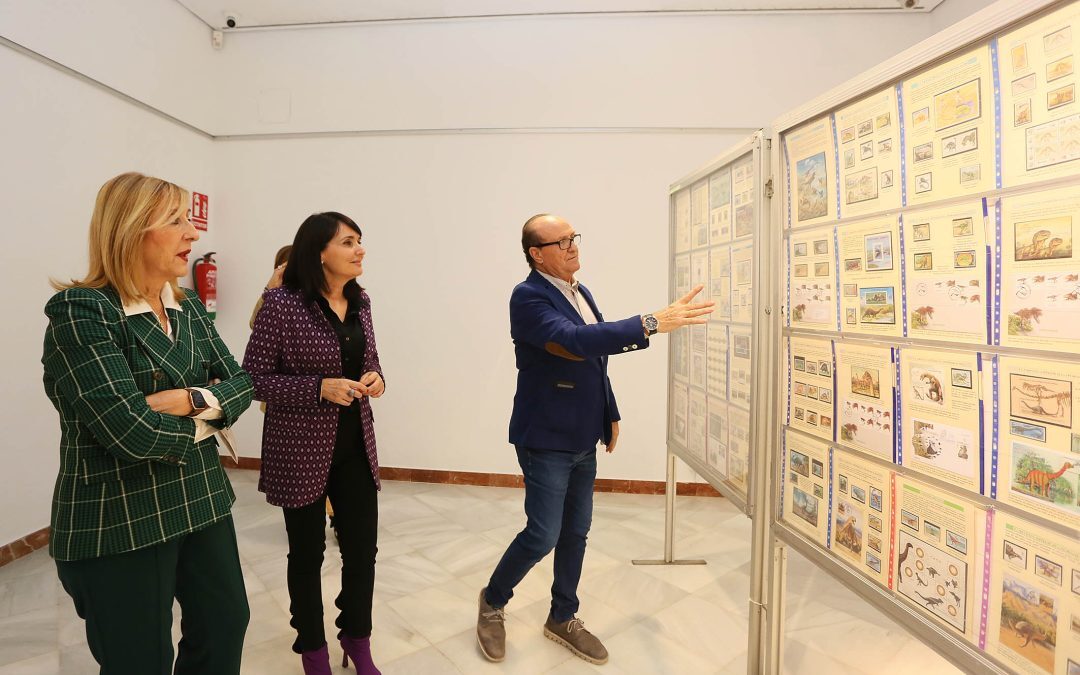La Diputación inaugura la Exposición Provincial de Filatelia con 9.000 sellos de la historia alicantina