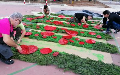 El Mercado se engalana con jardines y columnas florales para su Centenario