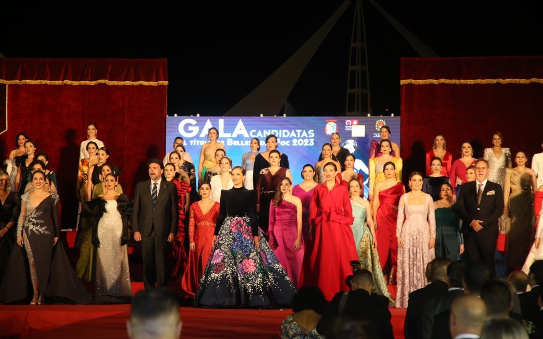 Las candidatas a Bellea desfilan en el Puerto en un acto en el que brilla Marina Niceto