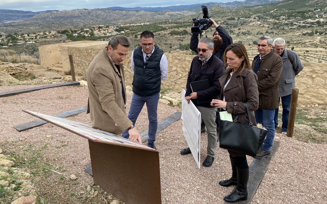 La Diputación respalda la rehabilitación de la torre y muralla del Castillo de Busot