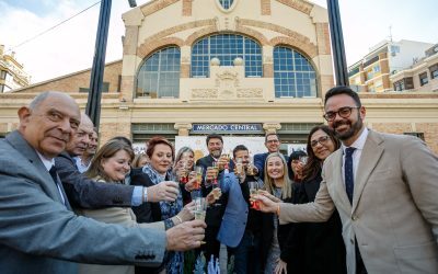 Barcala afirma que los mercados de Alicante son «referencia por su excelencia»