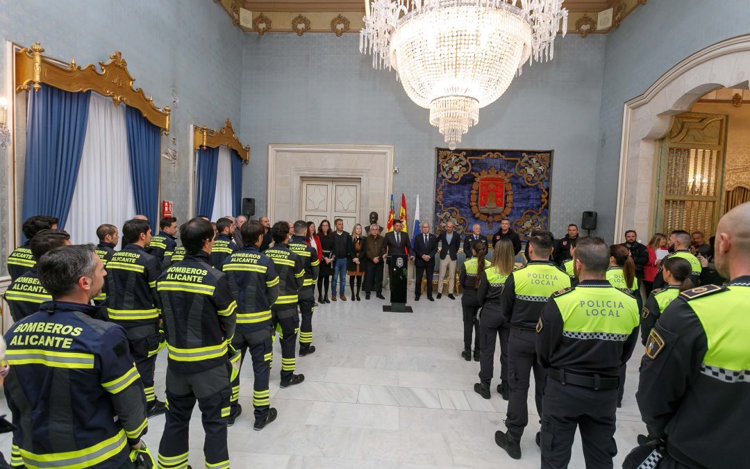 Alicante refuerza la seguridad con 37 nuevos Bomberos y Policías Locales