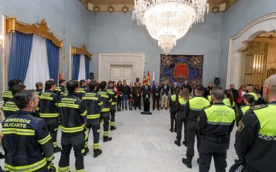 Alicante refuerza la seguridad con 37 nuevos Bomberos y Policías Locales