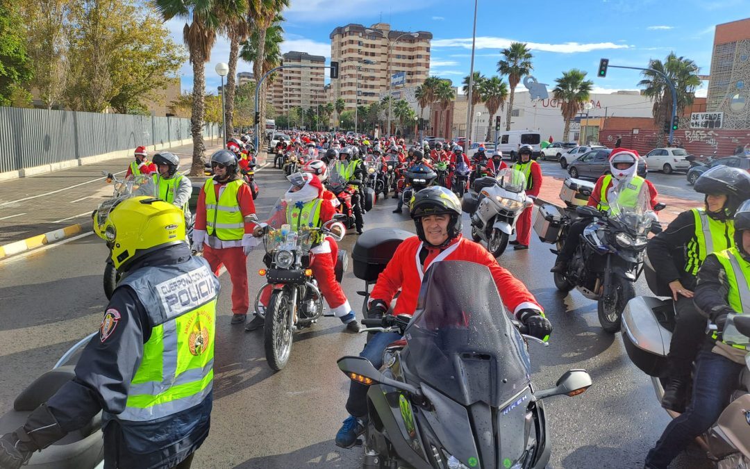 La ‘Moto Papanoeleda’ recorre Alicante con 300 motoristas para entregar juguetes
