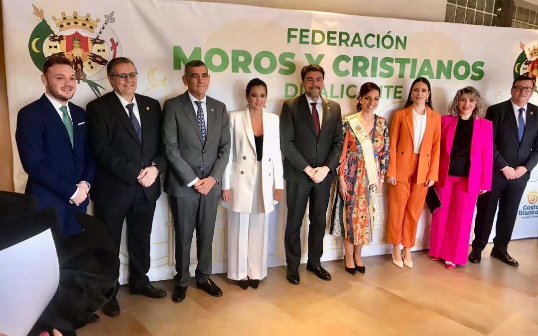 Barcala destaca las «raíces festeras» de la Abanderada 2023 de Moros y Cristianos
