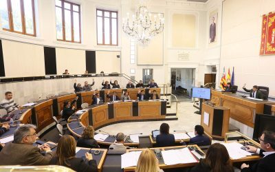 El Pleno de la Diputación aprueba rebajar el agua de las desalinizadoras