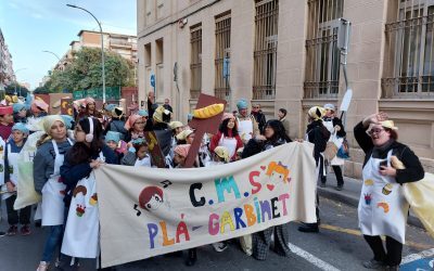 Los barrios alicantinos viven el Carnaval con concursos, pasacalles y chocolatadas