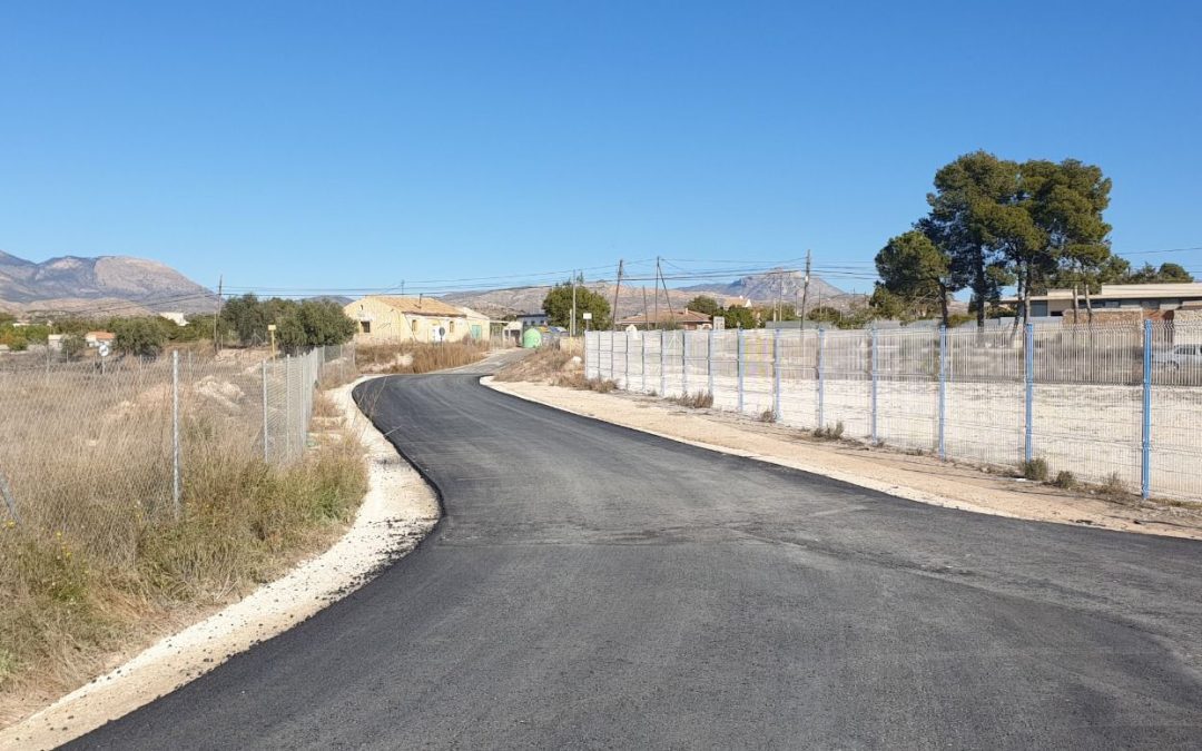 El nuevo plan de asfaltado avanza por seis partidas rurales de Alicante