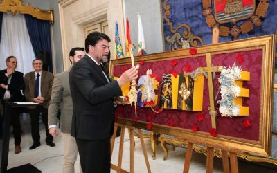 Las letras de la palabra Alicante dan forma al cartel horizontal de la Semana Santa 2023