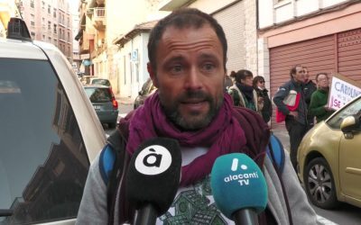 Los vecinos de Carolinas se unen contra el desahucio de una pensionista