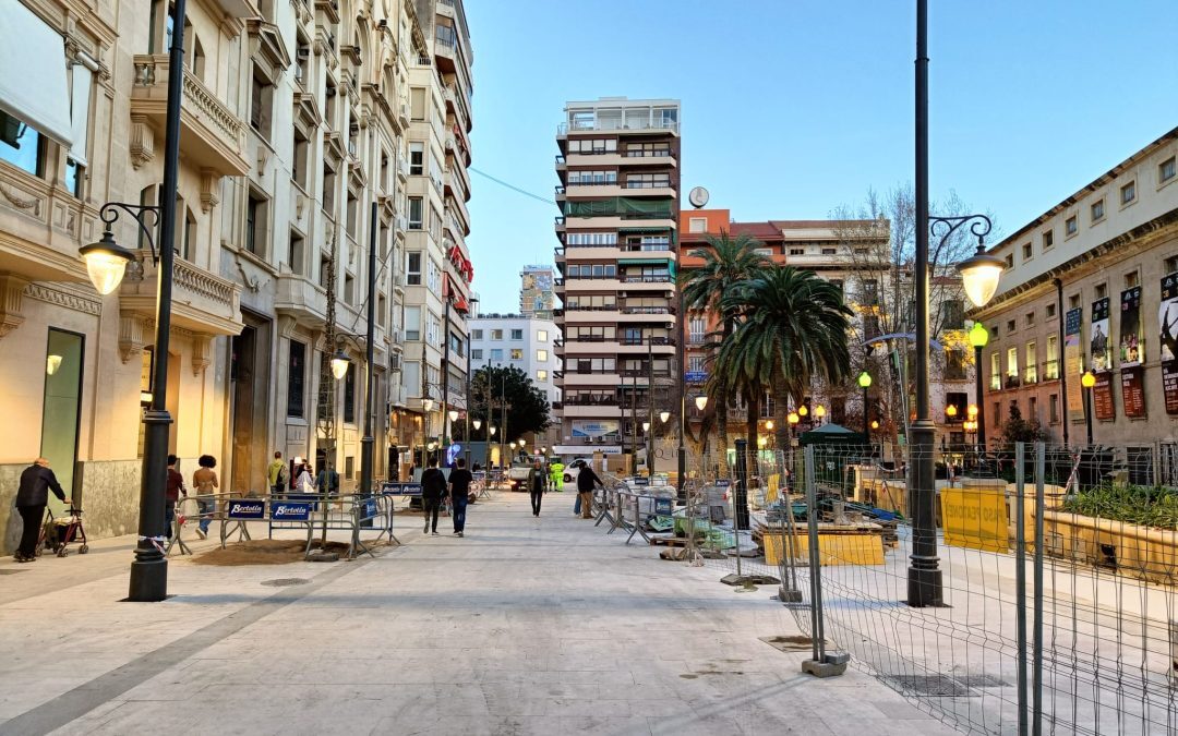 Alicante estrena la peatonalización de la avenida de la Constitución