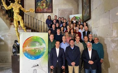 La campaña contra la brecha digital, finalista europea por su innovación