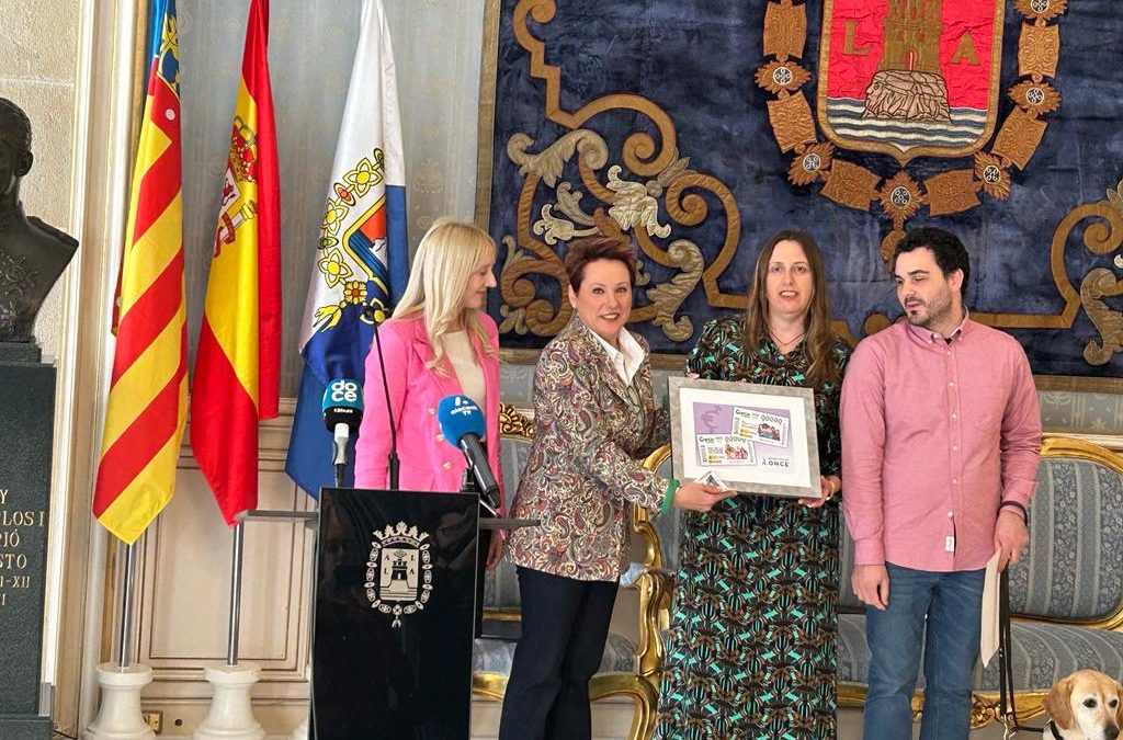 Alicante apoya el cupón de la igualdad y el fin de la brecha salarial de la ONCE
