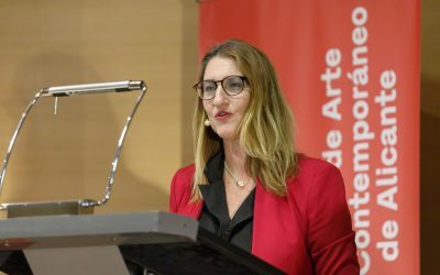 De España: “El curso de tarot para el éxito empresarial es ridículo y absurdo”