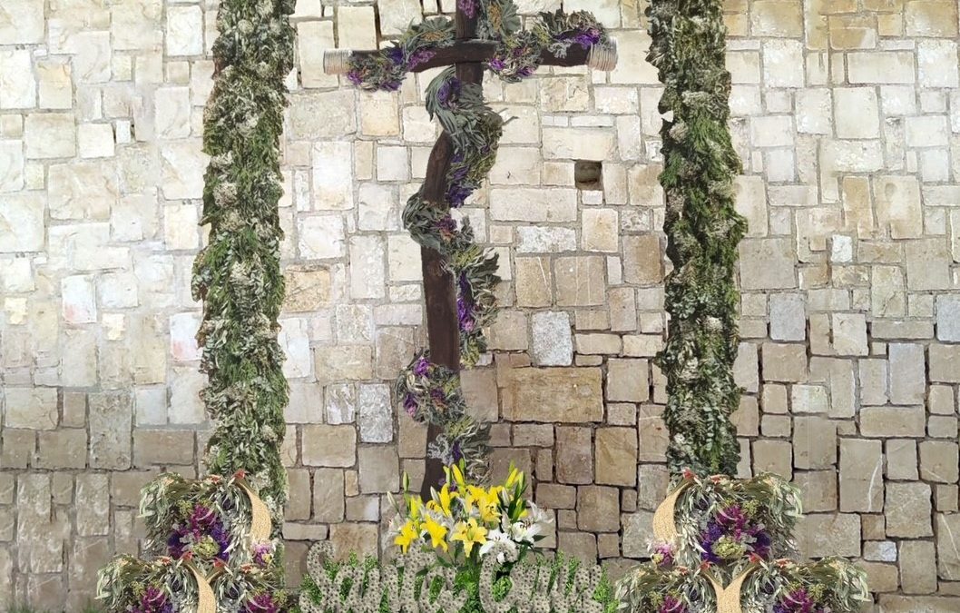 El Ayuntamiento se suma a las Cruces de Mayo con una cruz de cuatro metros