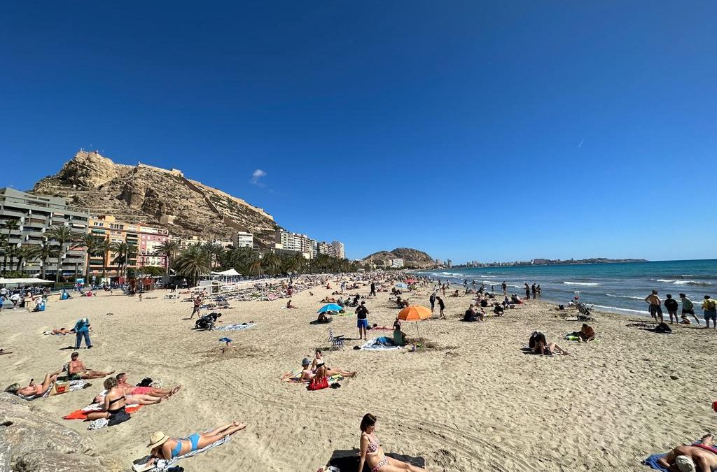 Alicante despliega equipos de atención en las calles por la ola de calor