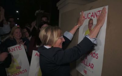El PSOE de Ana Barceló inicia su campaña electoral con la pegada de carteles