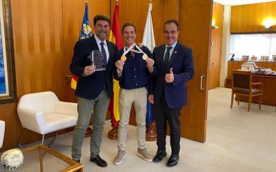 Barcala califica de «orgullo y ejemplo» al bicampeón mundial de apnea dinámica Nacho Peral