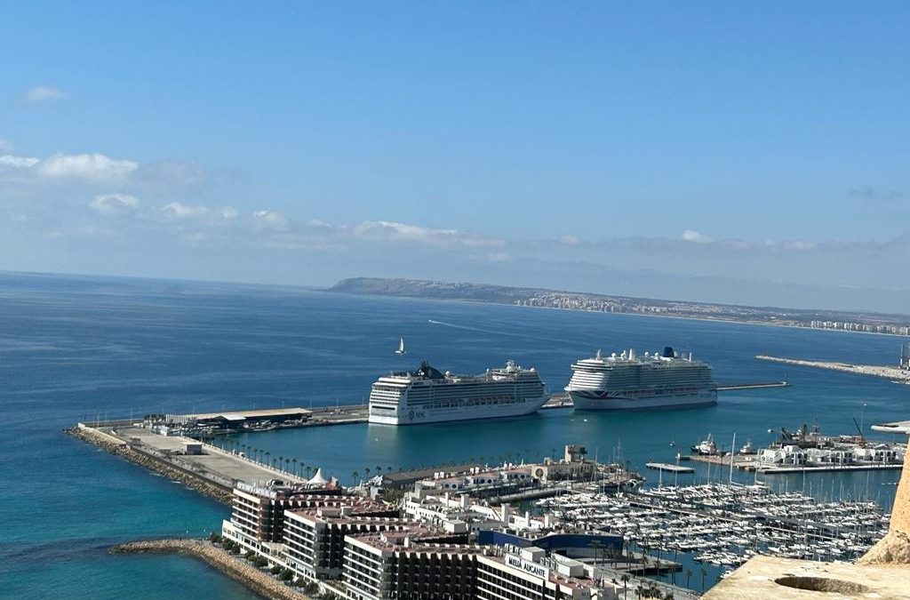 Los cruceristas destacan la seguridad, la movilidad y la limpieza de Alicante