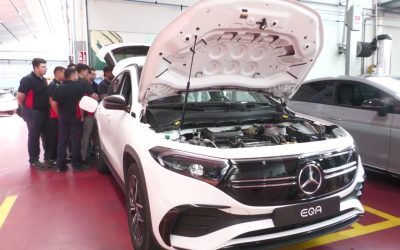 Visita de los alumnos de FP de FEMPA al concesionario de Mercedes Benz