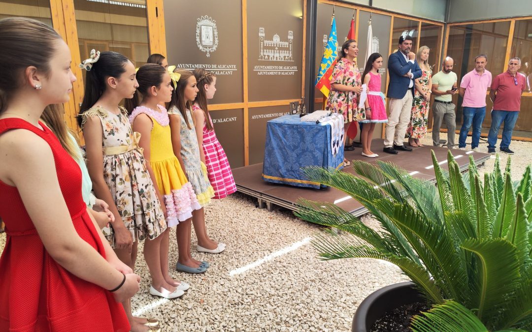 Barcala califica de «cantera de artistas» a los colegios ganadores de ‘Fogueres Escolars’