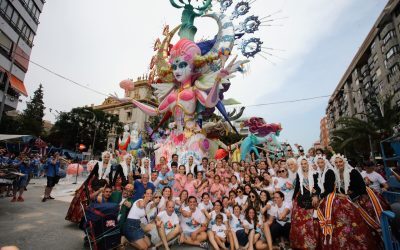 La hoguera Diputació-Renfe gana por la mínima el primer premio de la categoría Especial