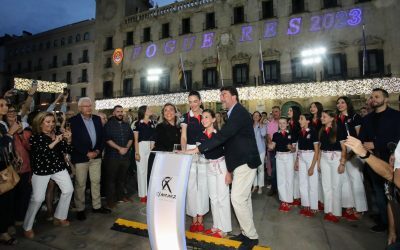 El encendido de 700.000 bombillas da comienzo a las Hogueras de San Juan