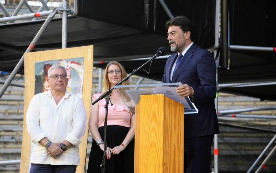 Barcala argumenta que “Alicante es taurina” durante el Pregón de la Feria de Hogueras