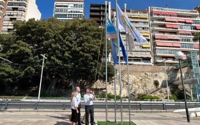 El Postiguet luce ya la bandera de Ecoplayas que reconoce su limpieza y calidad