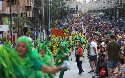 Sant Blai-La Torreta gana un Desfile del Pregón masivo y de gran originalidad
