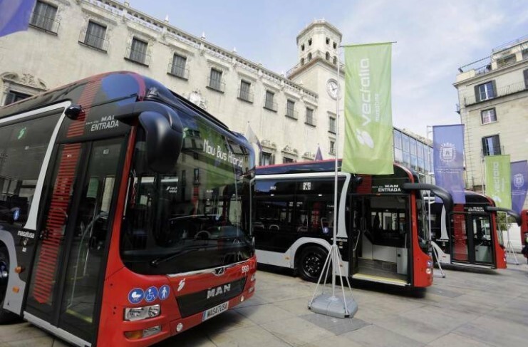 Alicante activa el bus gratis para menores de 31 años y mantiene a mitad de precio el resto