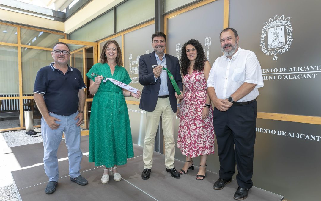 Alicante entrega una réplica de las llaves del Ayuntamiento a los Moros de San Blas