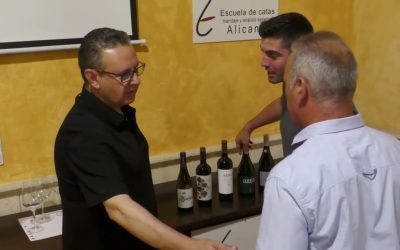 Bodegas Alejandro presenta sus vinos en la Escuela de Catas de Alicante