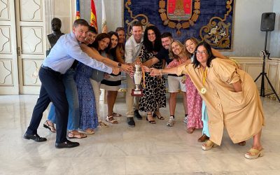 Alicante aplaude «la lucha» contra el cáncer de mama de ocho campeonas de España de remo