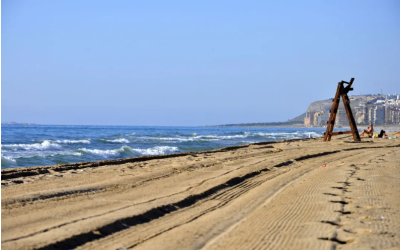 Reabiertas las playas de Urbanova y San Gabriel tras su contaminación