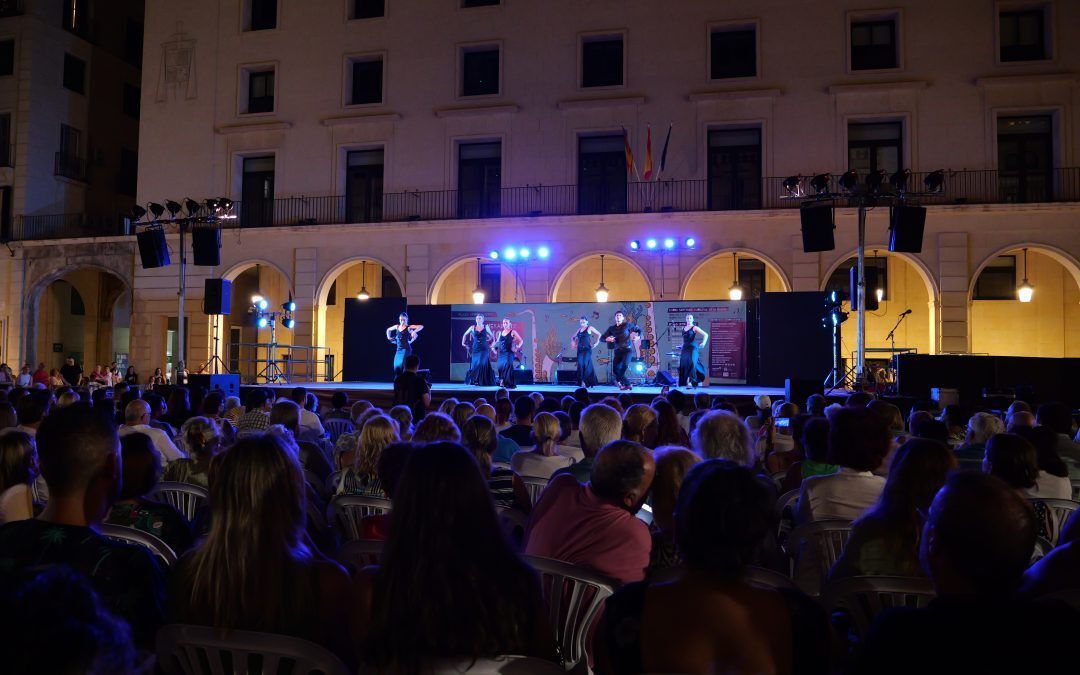 Más de 12.000 personas disfrutan de los conciertos en la plaza del Ayuntamiento
