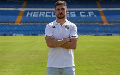 El delantero argentino del Hércules, Agustín Coscia: «Me gusta vivir en el área y rematar todo lo que llegue»
