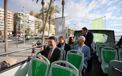 El nuevo Turibús dará a conocer la ciudad en un recorrido guiado en seis idiomas