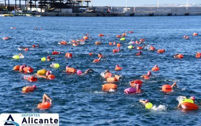 Más de 300 nadadores participan este domingo en la 93ª Vuelta a la Escollera de Alicante