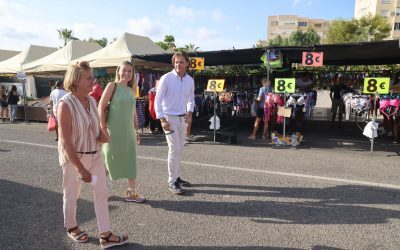 Los comerciantes del mercadillo de Urbanova piden ampliarlo más meses