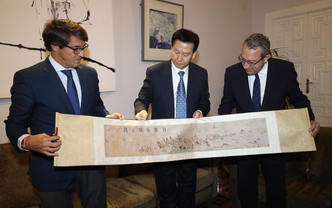 Toni Pérez recibe a una delegación de Shannxi con motivo de la exposición de los Guerreros