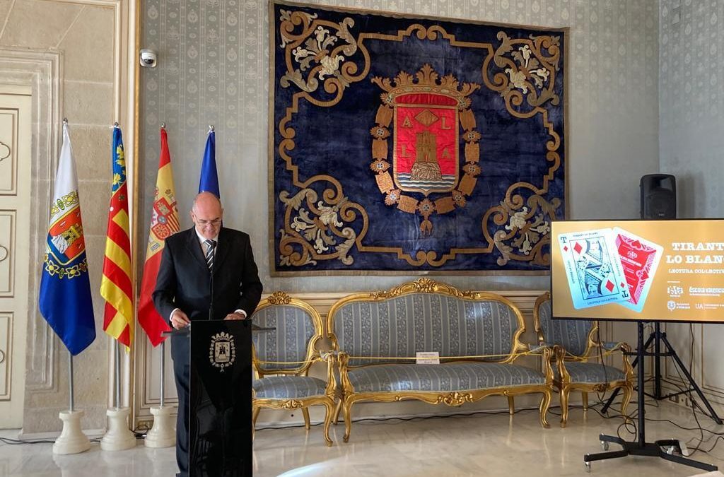 Manuel Villar destaca “el humor, la sapiencia y la compasión” del ‘Tirant lo Blanc’