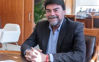 Barcala califica como «ataque injustificable» que el Gobierno recorte vuelos en El Altet