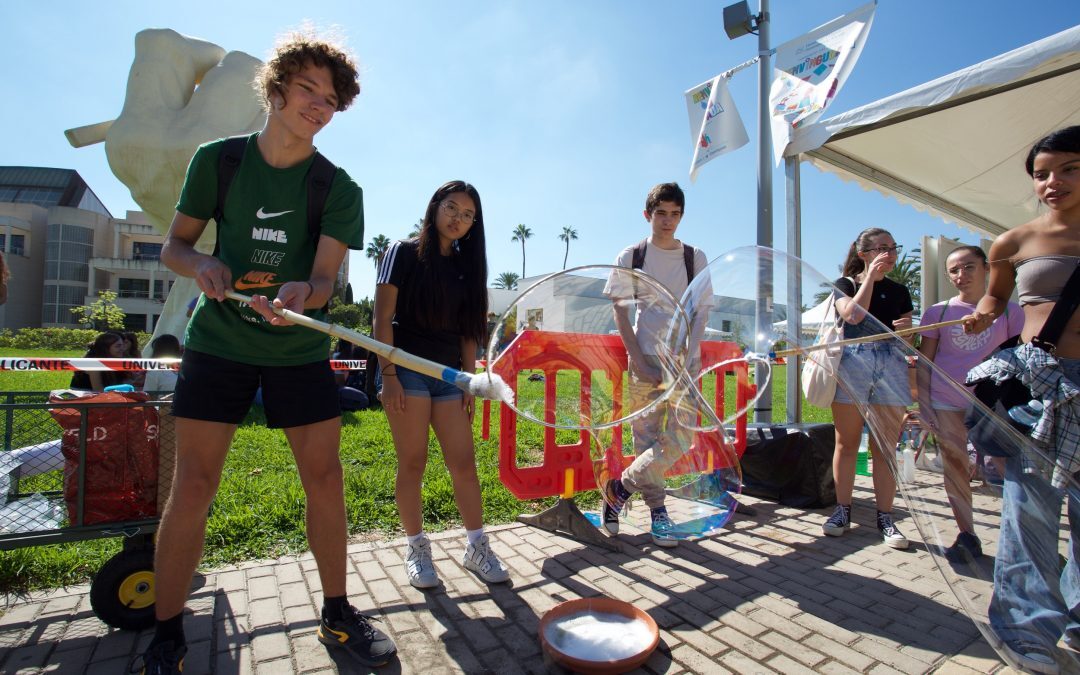 Más de 9.600 personas disfrutan de la ciencia en la Universidad de Alicante