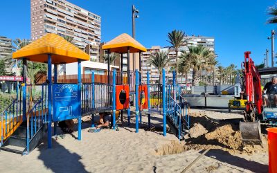 Comienza la sustitución de los juegos infantiles en las playas de Alicante