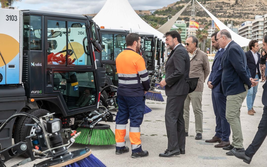 Alicante incorpora 55 vehículos y 116 equipos para mejorar la limpieza