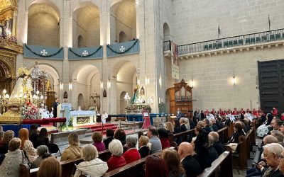 La Virgen del Remedio procesiona junto a la Virgen de los Desamparados